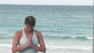 Gentle Yoga - Calming Your Mind, 2 Minute Sit #yoga #meditation