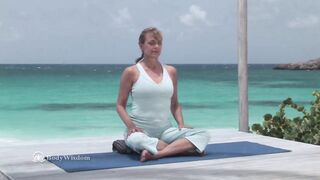 Gentle Yoga - Calming Your Mind, 2 Minute Sit #yoga #meditation