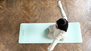 Stretching at home 2 min beginners exercise