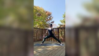 軽井沢の紅葉の中でヨガを楽しむ #shorts #yoga