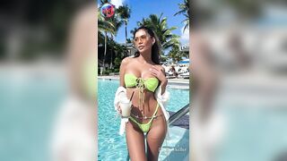 Tiffany Keller - La perfecta modelo de bikinis y estrella de la moda| Bikini Model