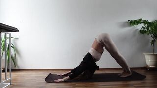 YOGA STRETCHING HOME WORKOUT