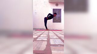 TITTIBHASANA tips&tricks????????????✅￼ #shortsyoutube #viral #shortsfeed #yoga #shot #yogashorts #yogapose