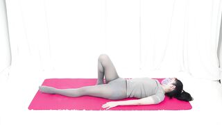 Relaxing Stretching with Miu | 신축성이 좋은 블랙 메쉬 팬츠 #1