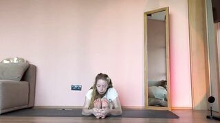 Stretching yoga flow - Home Leg and Hip Workout