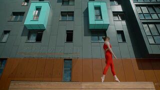 Elevate Your Yoga Practice: Embrace the Freedom of Outdoor Stretching and Acrobatics