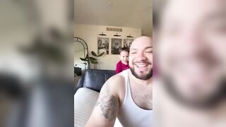 Ayudando a Mireya a elegir los bikinis para nuestra viejita en República Dominicana ???????? El hombrecito