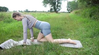 4k yoga on the meadow ☘