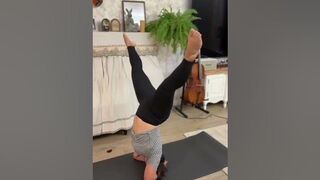 Yoga Morning???? Menjaga Stabilitas Tubuh