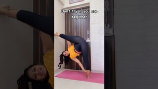 Reverse stretching #vaibhavlaxmijhala #punjabisong #trending #yogashorts #flexibility #stretching