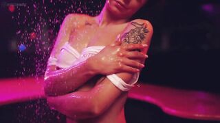 Shower twerk with Selena