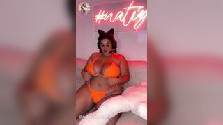 Natalia Lozano - Modelo de bikinis con curvas