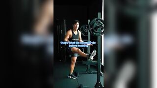 Stretching before training to prevent injuries_ ????#workout #fitness #gym #foryou