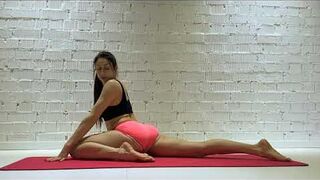 Yoga, stretching with Anna????