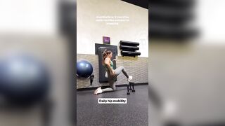 Save ✅ for your next leg day or for a daily stretch if you struggle with tight hips or mobility!✨️