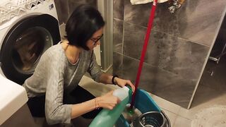 4k transparent cleaning Girl : WC floors cleaning tutorial at home!