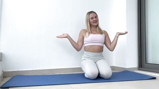 HIP STRETCH. FITNESS STRETCHING. STRETCH LEG WORKOUT. LEG DAY. GYMNASTIC FLEX. FLEXIBLE ROUTINE.