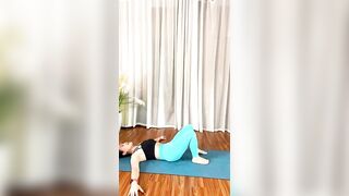 Đứng thế nào để không đau lưng ???| Đinh Hạnh Yoga#yoga #shorts #shortvideo #yogatainha