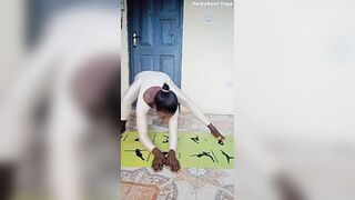 Bedroom Yoga Art ????. STRETCHING SPLIT.