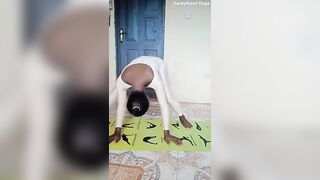 Bedroom Yoga Art ????. STRETCHING SPLIT.