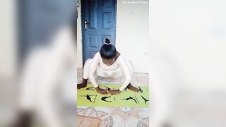 Bedroom Yoga Art ????. STRETCHING SPLIT.